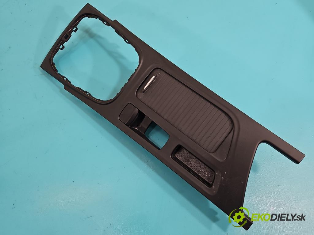 Renault Megane IV 2016-2024 1.3 Tce 140 HP manual 103 kW 1332 cm3 4- Rukojeť: na nápoje: 969121990R (Držiak (úchyt) na nápoje)