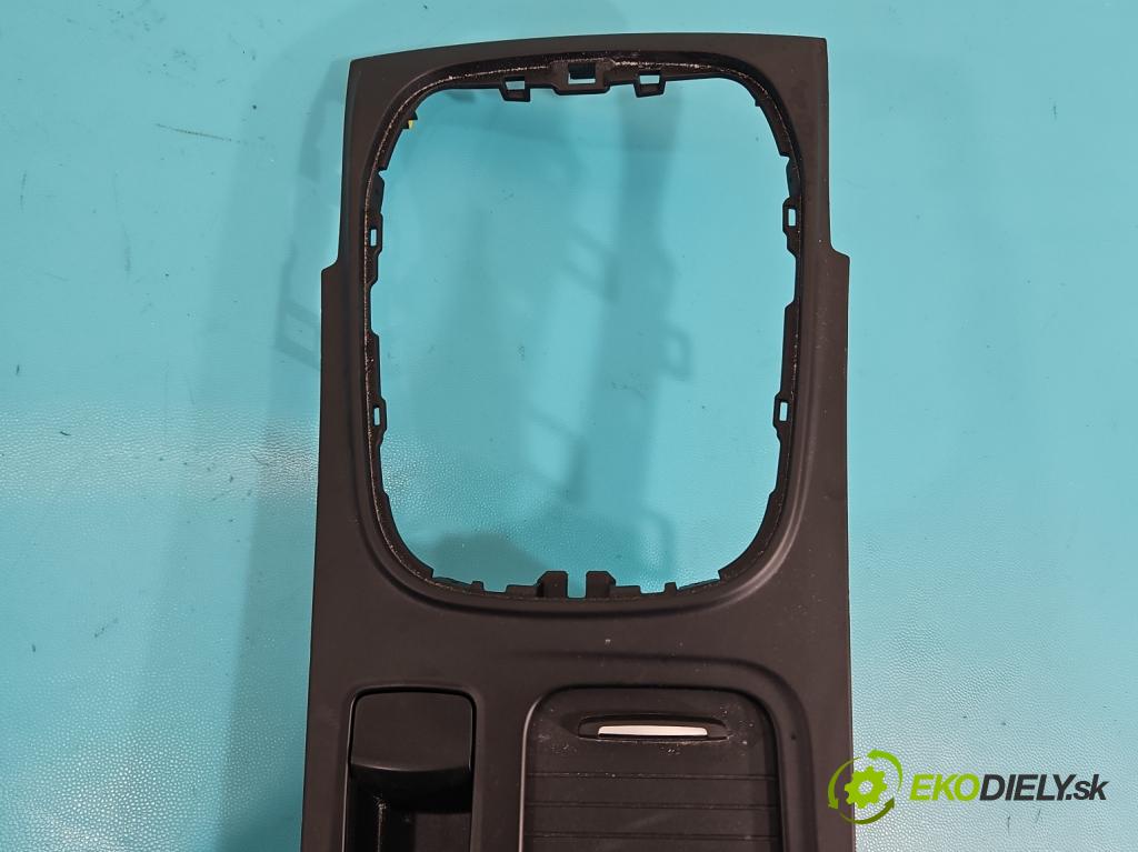 Renault Megane IV 2016-2024 1.3 Tce 140 HP manual 103 kW 1332 cm3 4- Rukojeť: na nápoje: 969121990R (Držiak (úchyt) na nápoje)