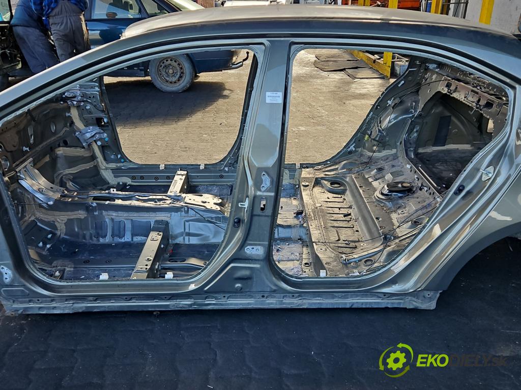 Toyota Corolla E21 2019- 1.8 16V 98 hp automatic 72 kW 1798 cm3 4- práh levý  (Karoserie ostatní)