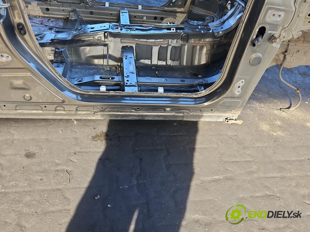 Toyota Corolla E21 2019- 1.8 16V 98 HP automatic 72 kW 1798 cm3 4- Práh: pravý  (Karoséria ostatné)