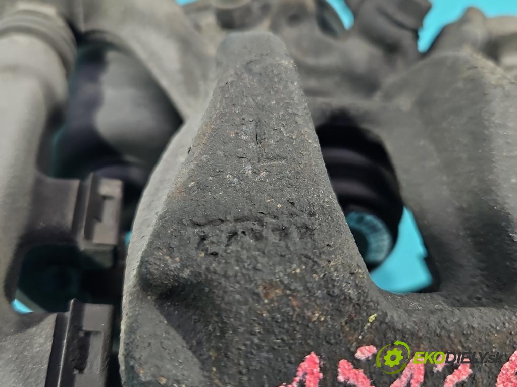 Toyota Corolla E21 2019- 1.8 16V 98 HP automatic 72 kW 1798 cm3 4- brzdič zadné ľavý  (Kľučka dverí ostatné)