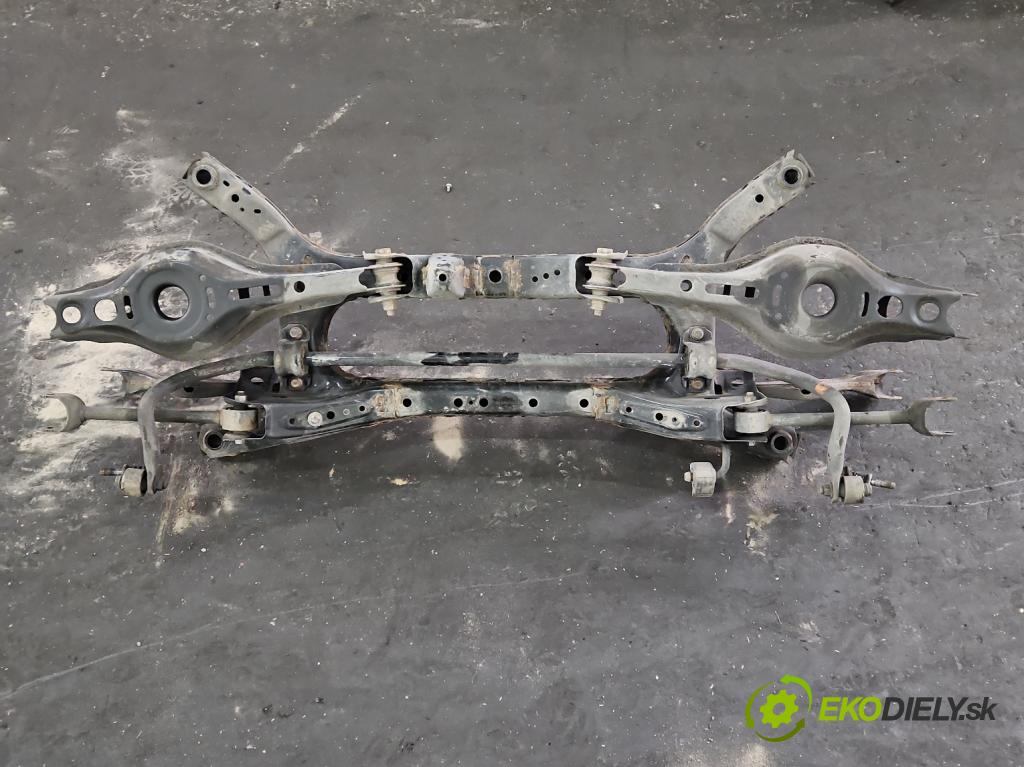 Toyota Corolla E21 2019- 1.8 16V 98 hp automatic 72 kW 1798 cm3 4- zadní výztuha  (Zadní výztuha)