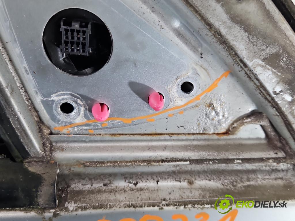 Hyundai I30 I 2007-2012 1.4 16V 109 HP manual 80,2 kW 1396 cm3 5- dvere predné pravé  (Kľučka dverí ostatné)