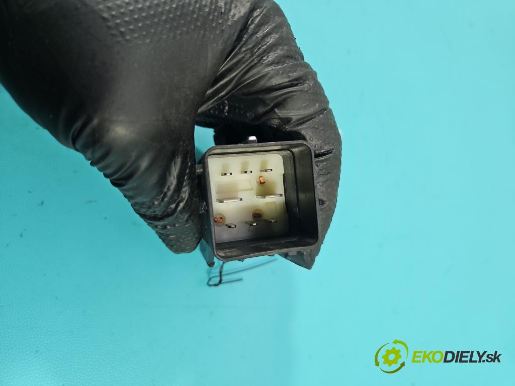 Peugeot 307 1.6 hdi 109 HP manual 80 kW 1560 cm3 5- Relé: svíčky: zařicích: 9640469680 (Relé)