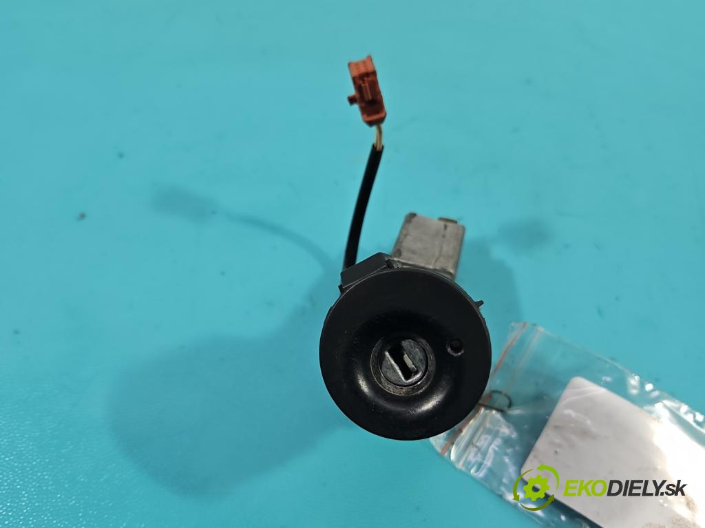 Peugeot 307 1.6 hdi 109 HP manual 80 kW 1560 cm3 5- Spínačka 9648445180 (Spínacia skrinka)