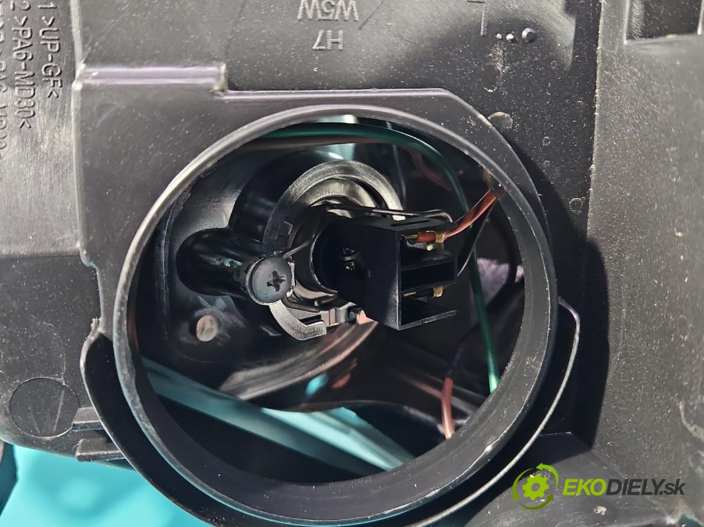 Peugeot 307 1.6 hdi 109 hp manual 80 kW 1560 cm3 5- světlo levý  (Klika dveří ostatní)