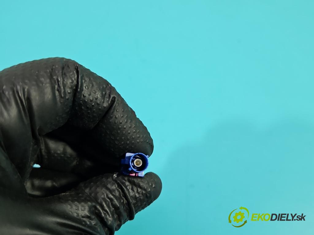 Audi Q5 2008-2016 2.0 TFSI 224hp automatic 165 kW 1984 cm3 5- Antena 8R0035503E