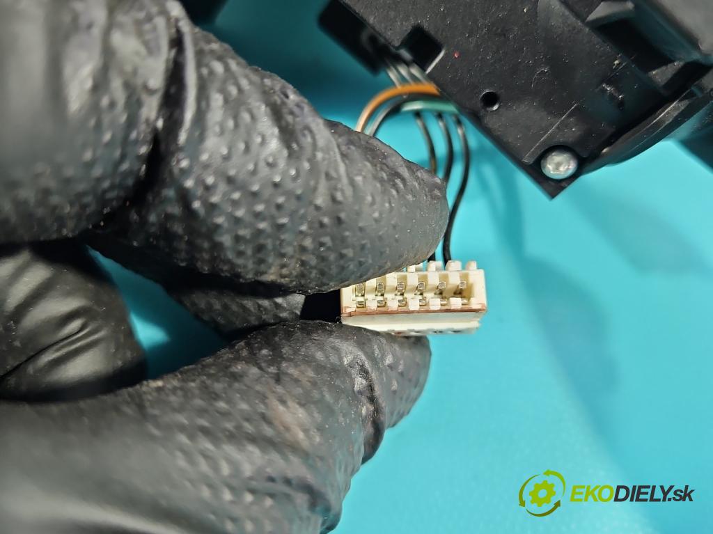 Audi Q5 2008-2016 2.0 TFSI 224 hp automatic 165 kW 1984 cm3 5- Přepínač sdružený 4G8953502AC (Páčky pod volantem)