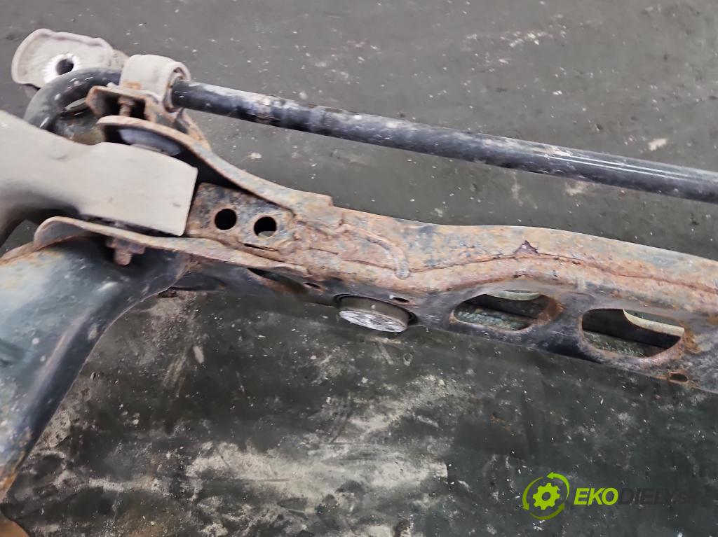 Audi Q5 2008-2016 2.0 TFSI 224 hp automatic 165 kW 1984 cm3 5- zadní výztuha  (Zadní výztuha)