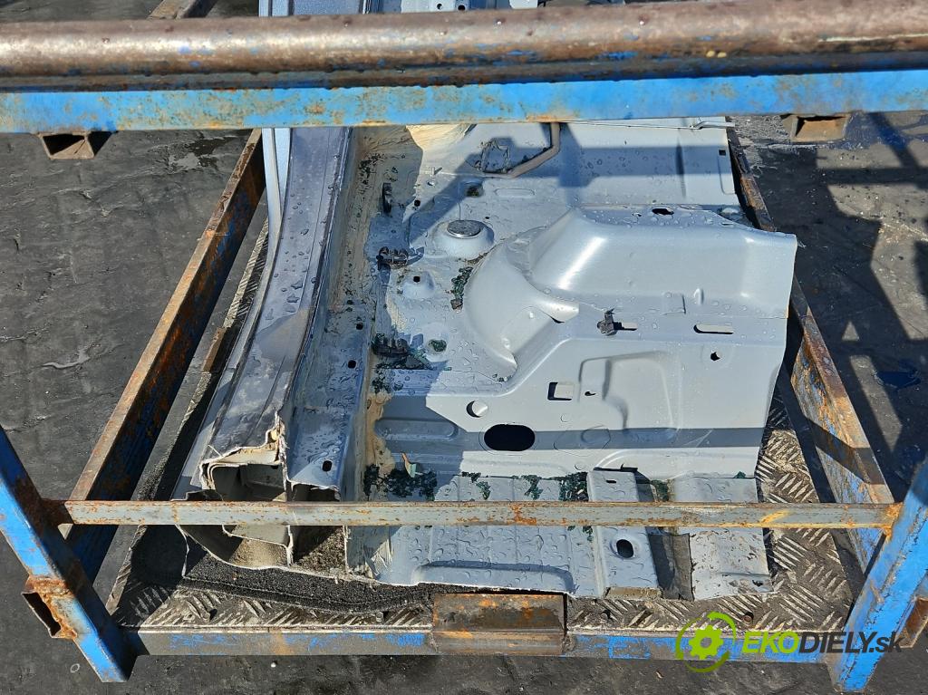 Renault Megane IV 2016-2024 1.3 Tce 140 HP manual 103 kW 1332 cm3 4- blatník zadné pravý