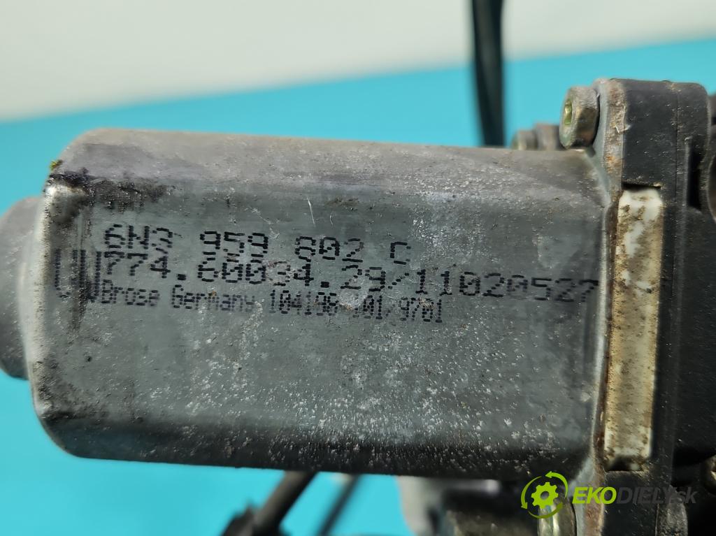 Vw Polo III 6N 1994-2001 1.0 mpi 50KM manual 37 kW 999 cm3 5- mechanismus stahování přední pravý 6N4837402J