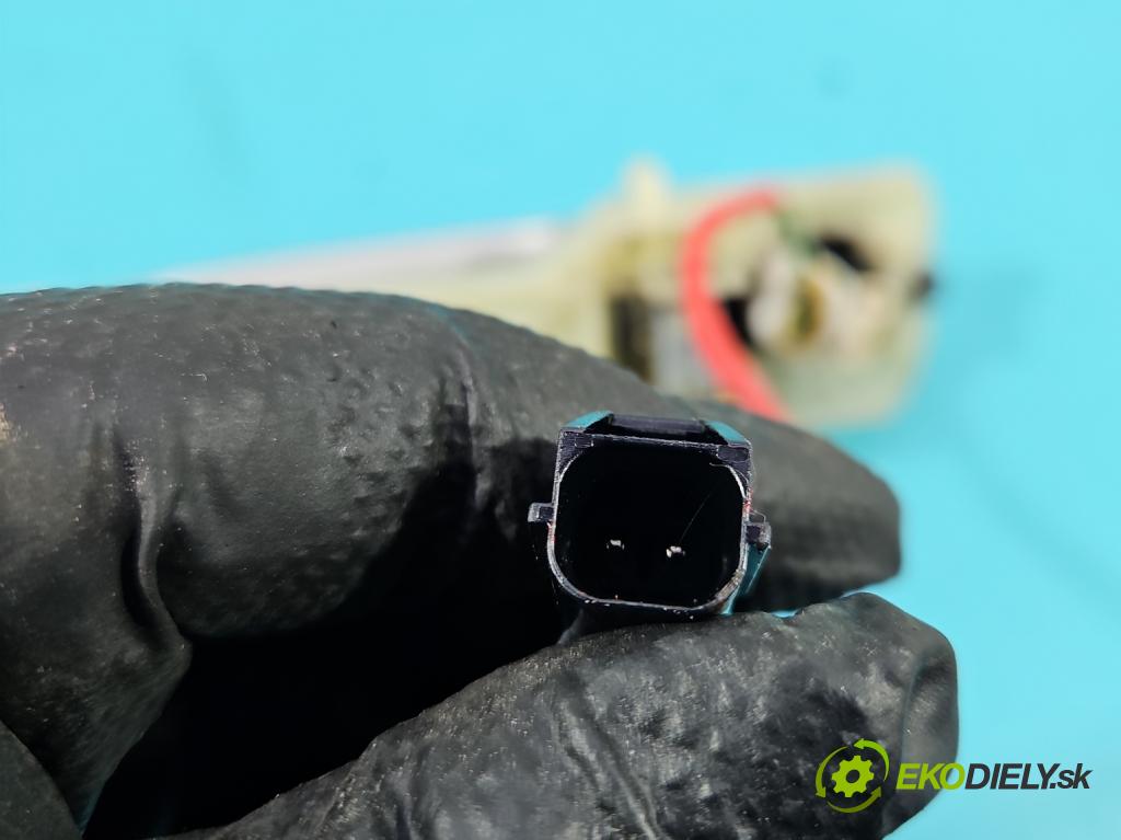 Kia Sportage II 2004-2010 2.0 crdi 136hp manual 100 kW 1991 cm3 5- klika přední levé  (Vnější přední levá klika dveří)