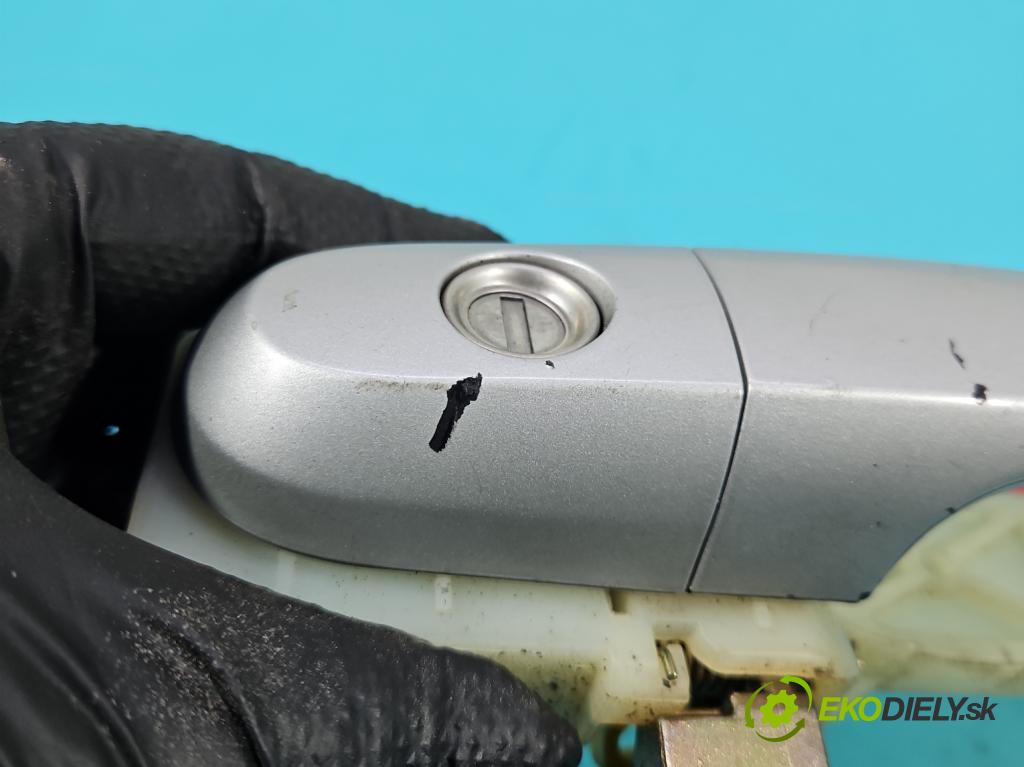 Kia Sportage II 2004-2010 2.0 crdi 136hp manual 100 kW 1991 cm3 5- klika přední levé  (Vnější přední levá klika dveří)