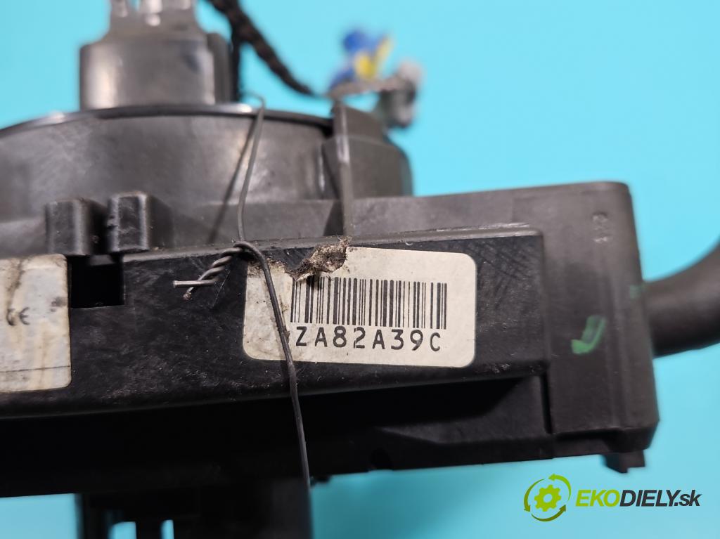 Peugeot 206 1.4 hdi 68 HP manual 50 kW 1398 cm3 3- prepínač komplex:  (Prepínacie páčky pod volantom)