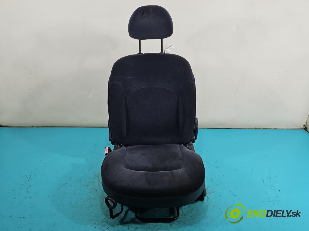 Peugeot 206 1.4 hdi 68 HP manual 50 kW 1398 cm3 3- Sedačka ľavý  (Sedadlo)