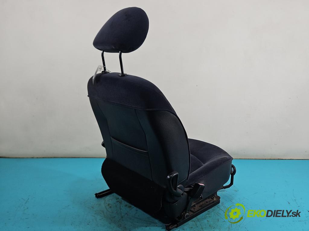 Peugeot 206 1.4 hdi 68 HP manual 50 kW 1398 cm3 3- Sedačka ľavý (Sedadlo)