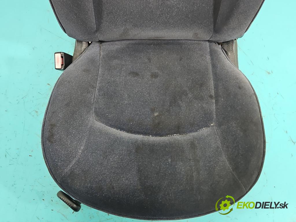 Peugeot 206 1.4 hdi 68 HP manual 50 kW 1398 cm3 3- Sedačka ľavý (Sedadlo)