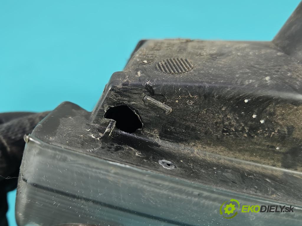 Land rover Freelander I 1998-2006 1.8 16V 120 HP manual 88 kW 1796 cm3 5- Reflektor: pravý  (Svetlo predné pravé)