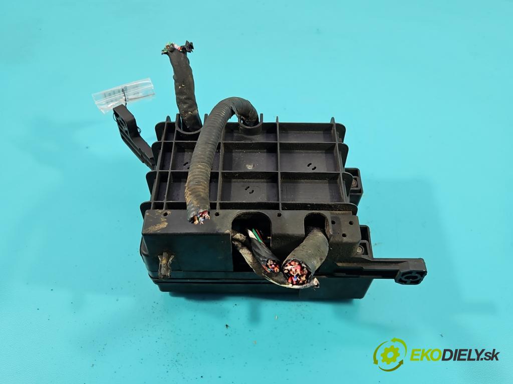 Kia Sportage II 2004-2010 2.0 crdi 136hp manual 100 kW 1991 cm3 5- skříňka pojistková 91951-1F240 (Pojistková skříňka)