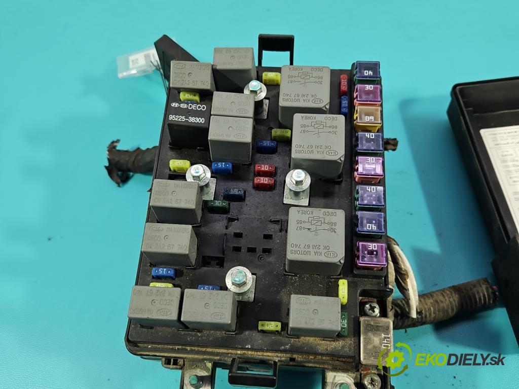 Kia Sportage II 2004-2010 2.0 crdi 136hp manual 100 kW 1991 cm3 5- skříňka pojistková 91951-1F240 (Pojistková skříňka)