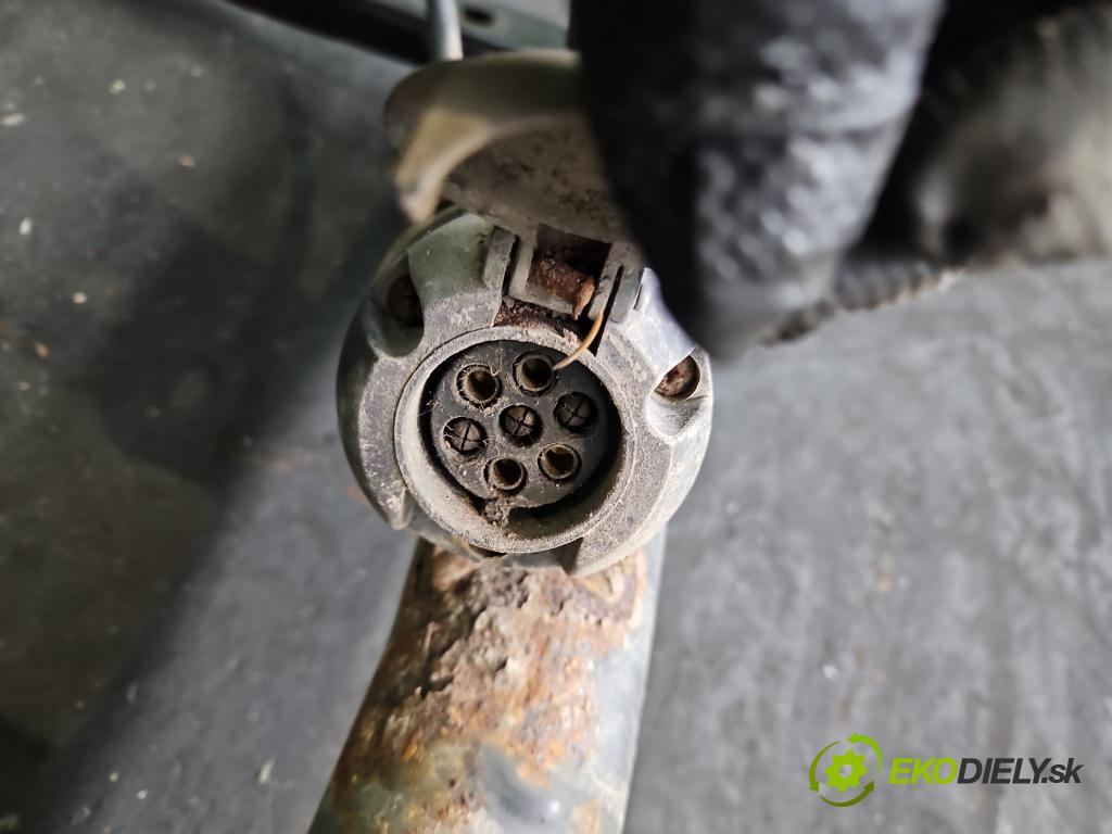 Audi 80 B4 1991-1994 2.0 90 hp manual 66 kW 1984 cm3 4- oko tažné  (Tažné zařízení)