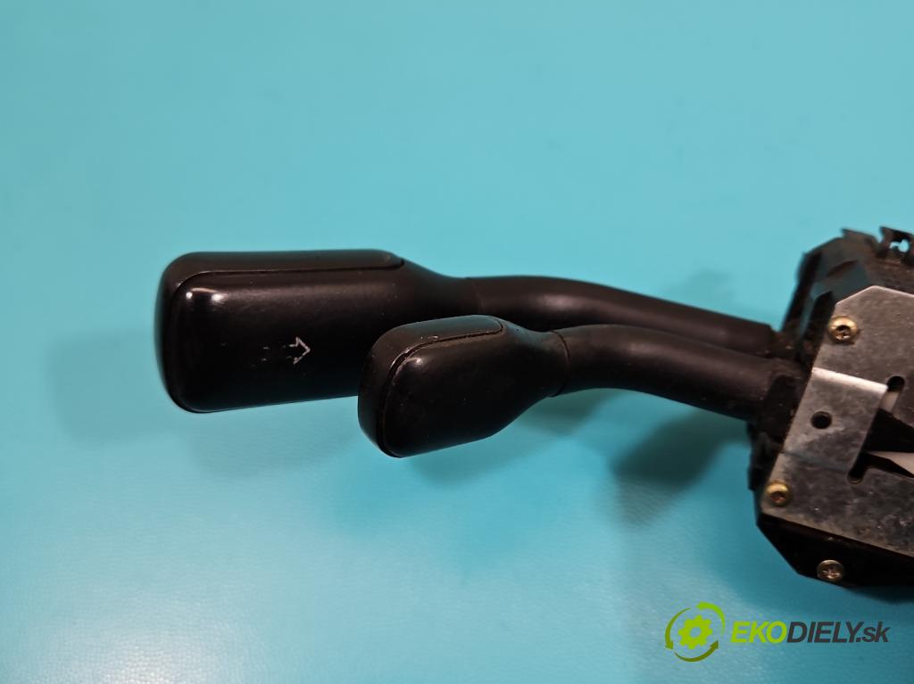 Audi 80 B4 1991-1994 2.0 90 HP manual 66 kW 1984 cm3 4- prepínač komplex: 8D0953503 (Prepínacie páčky pod volantom)