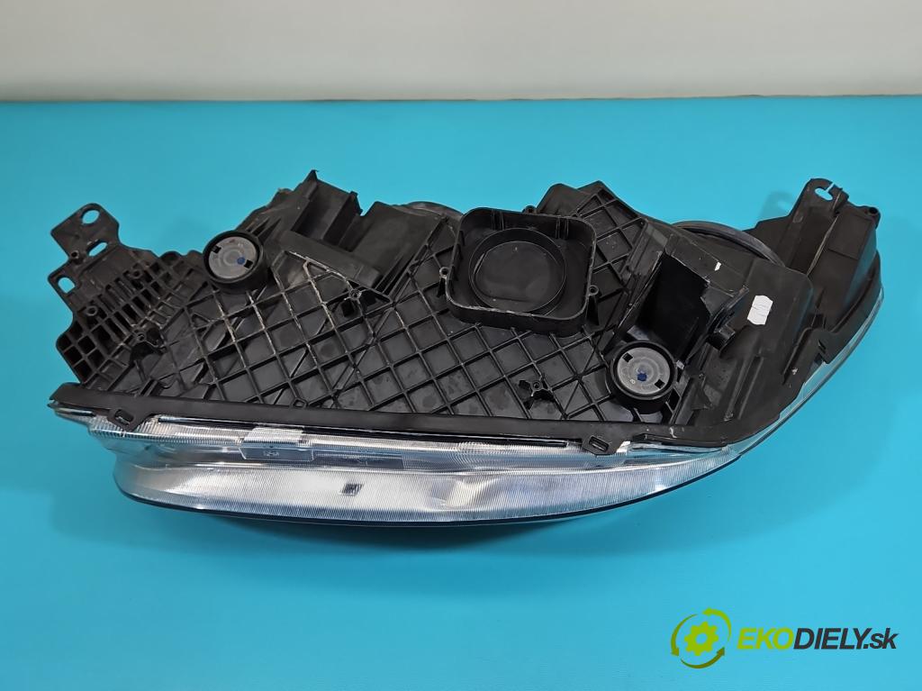 Ford Kuga Mk2 2013-2019 1.5 120 HP manual 88.3 kW 1498 cm3 5- Reflektor: pravý GV41-13W029-AG (Svetlo predné pravé)