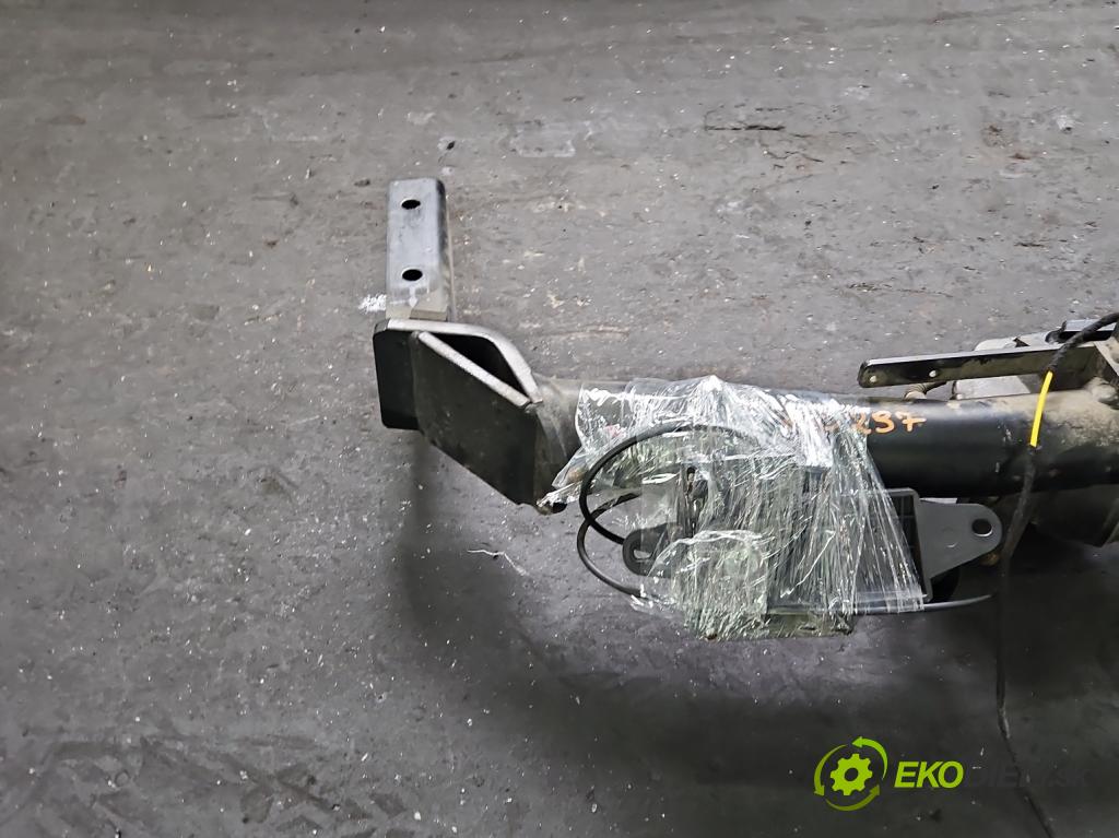 Audi Q5 2008-2016 2.0 TFSI 224 hp automatic 165 kW 1984 cm3 5- oko tažné 8R0800495E (Tažné zařízení)