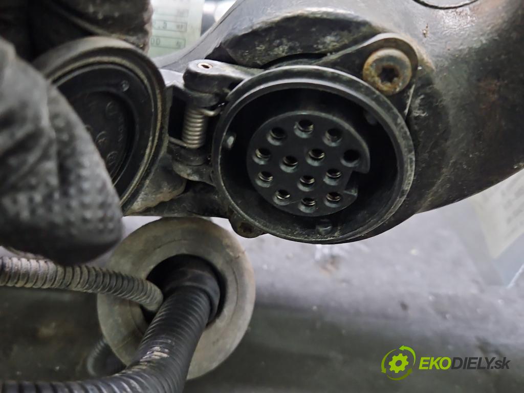 Audi Q5 2008-2016 2.0 TFSI 224 hp automatic 165 kW 1984 cm3 5- oko tažné 8R0800495E (Tažné zařízení)