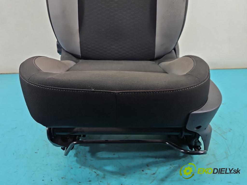 Renault Clio III 2005-2012 1.2 101 HP manual 74 kW 1149 cm3 5- Sedačka ľavý  (Sedadlo)