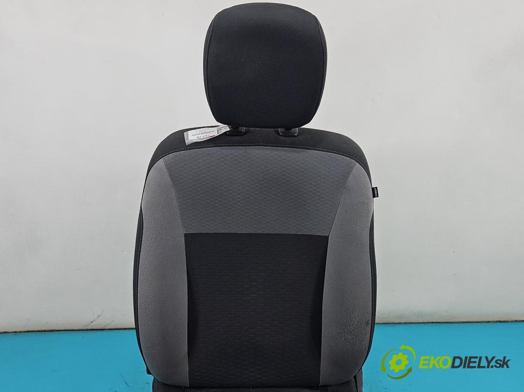 Renault Clio III 2005-2012 1.2 101 HP manual 74 kW 1149 cm3 5- Sedačka ľavý  (Sedadlo)