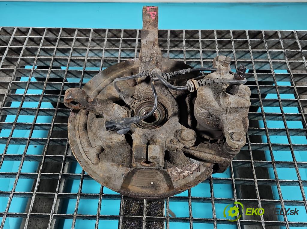 Renault Clio III 2005-2012 1.2 101 hp manual 74 kW 1149 cm3 5- náboj levé  (Náboj kola)