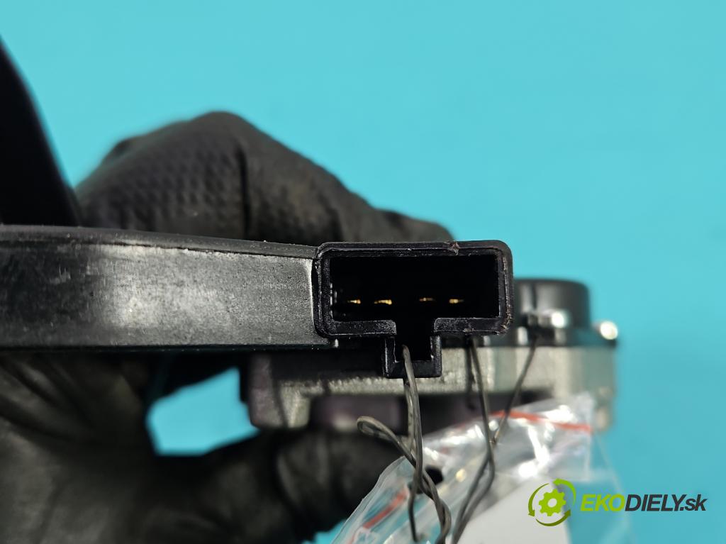 Hyundai Ix35 2.0 crdi 136 HP manual 100 kW 1995 cm3 5- motor stieračov zadné 98700-1H300