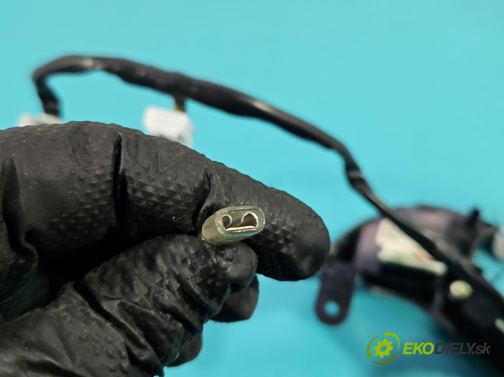 Hyundai Ix35 2.0 crdi 136 HP manual 100 kW 1995 cm3 5- prepínač multifunkční: řízení: 96700-2S305RJ5 (Prepínacie páčky pod volantom)