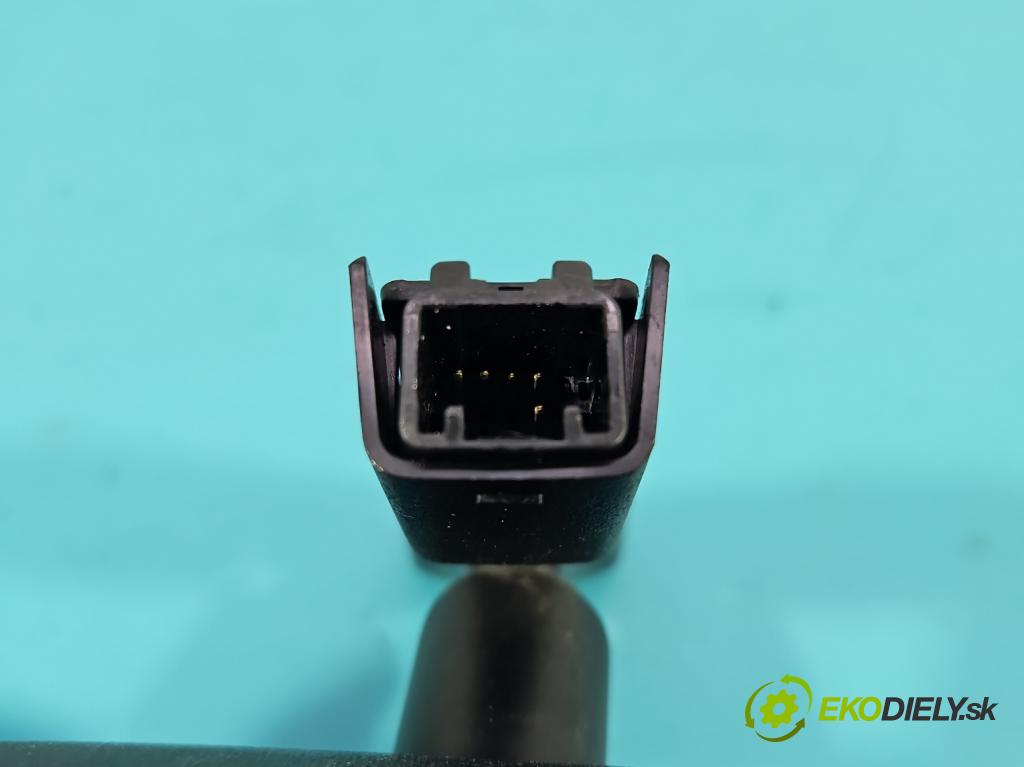 Hyundai Ix35 2.0 crdi 136 HP manual 100 kW 1995 cm3 5- zrkadlo uvnitř:  (Spätné zrkadlo vnútorné)