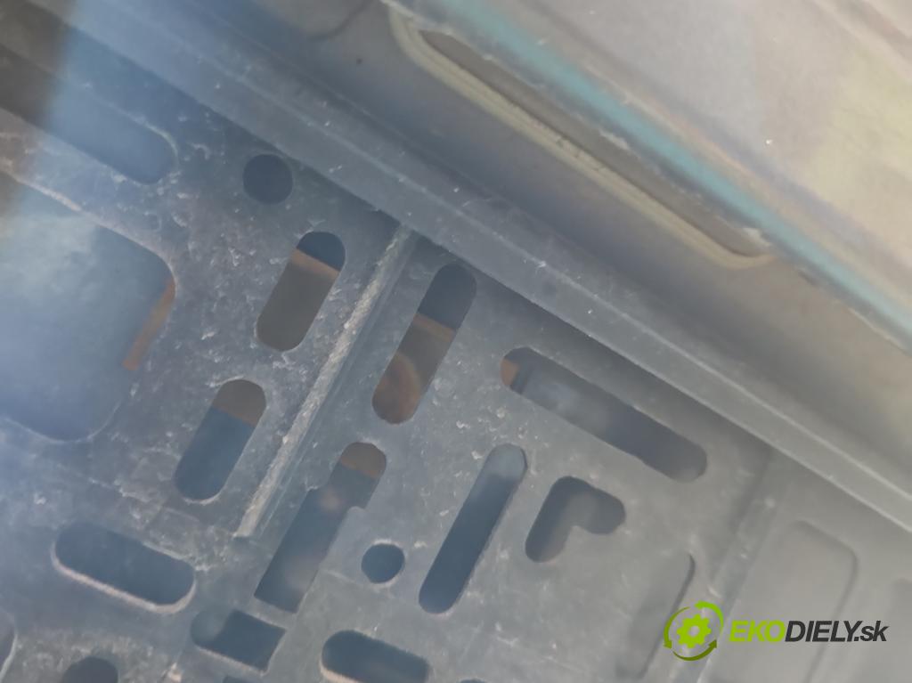 Toyota Avensis II T25 2003-2008 2.0 D4D 110 hp manual 81 kW 1995 cm3 5- zadní kufrové dveře  (Zadní kapota (kufr))