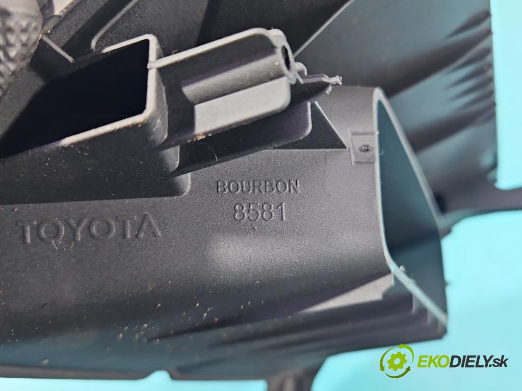 Toyota Avensis II T25 2003-2008 2.0 D4D 110 hp manual 81 kW 1995 cm3 5- Mřížka: topení medián:  (Mřížka topení)