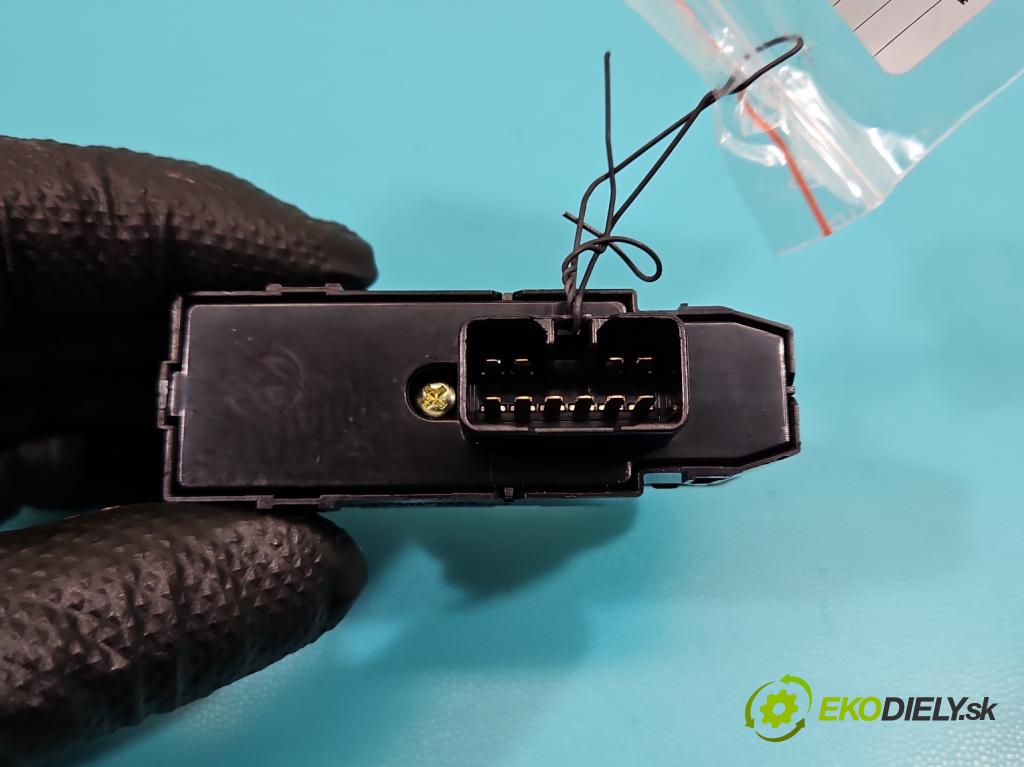 Hyundai Ix35 2.0 crdi 136 HP manual 100 kW 1995 cm3 5- prepínač okien spätných zrkadiel 383521-1310