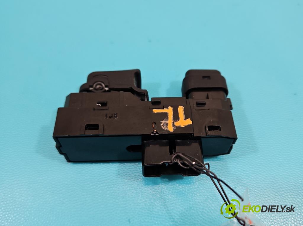 Hyundai Ix35 2.0 crdi 136 HP manual 100 kW 1995 cm3 5- prepínač okien spätných zrkadiel 383521-1310