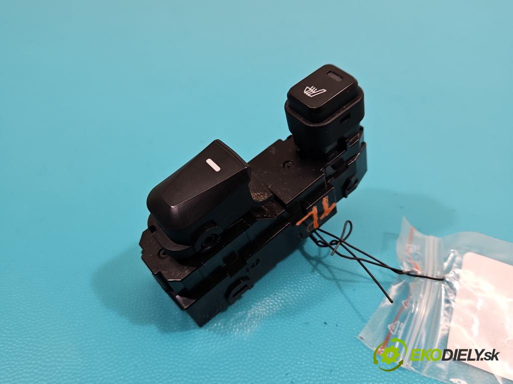 Hyundai Ix35 2.0 crdi 136 HP manual 100 kW 1995 cm3 5- prepínač okien spätných zrkadiel 383521-1310