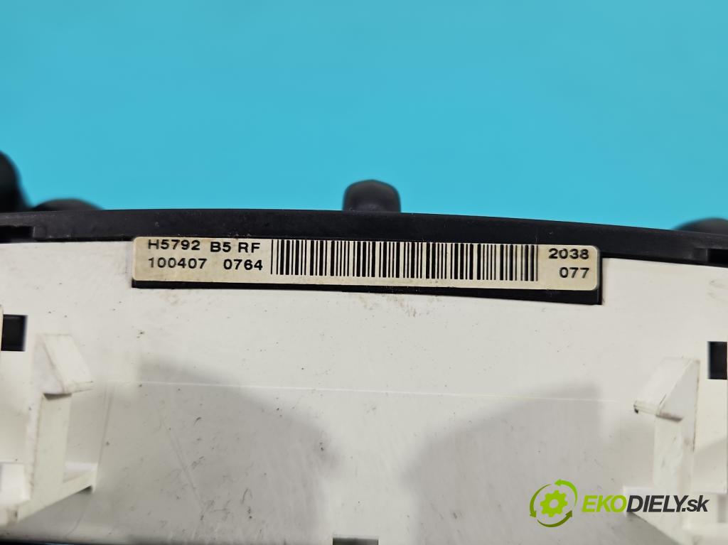 Citroen C4 I 2004-2011 1.6 hdi 90 hp manual 66,2 kW 1560 cm3 5- palubní deska panel topení H5756