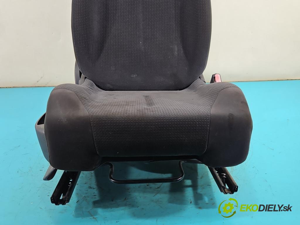 Citroen C4 I 2004-2011 1.6 hdi 90 HP manual 66,2 kW 1560 cm3 5- Sedačka pravý  (Sedadlo)