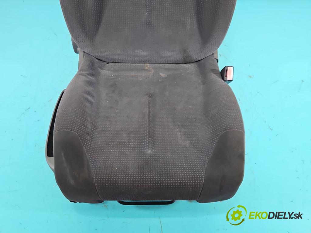 Citroen C4 I 2004-2011 1.6 hdi 90 HP manual 66,2 kW 1560 cm3 5- Sedačka pravý  (Sedadlo)