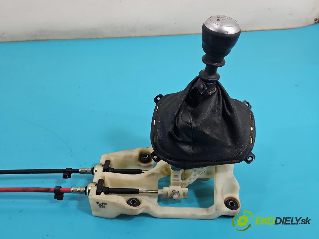 Kia Sportage II 2004-2010 2.0 crdi 136 HP manual 100 kW 1991 cm3 5- Páka: Změny: stupeň,rýchlosť  (Rýchlostná páka (kulisa))