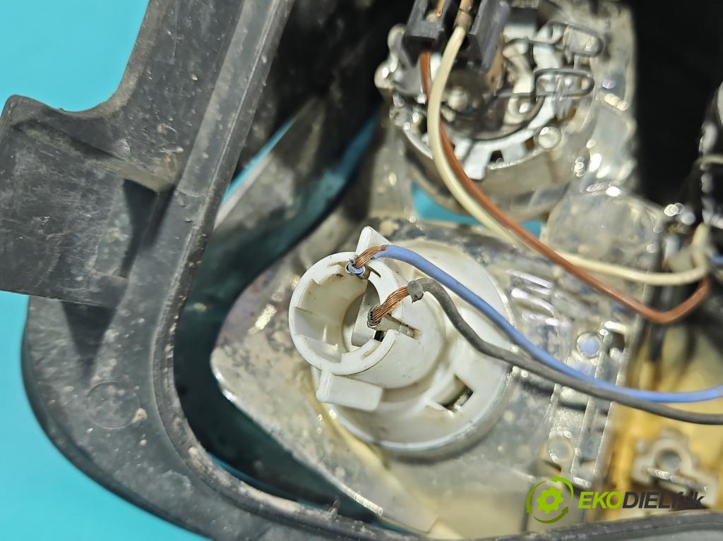 Fiat Stilo 1.6 16V 103 HP manual 76 kW 1596 cm3 3- Reflektor: pravý 467588080 (Svetlo predné pravé)