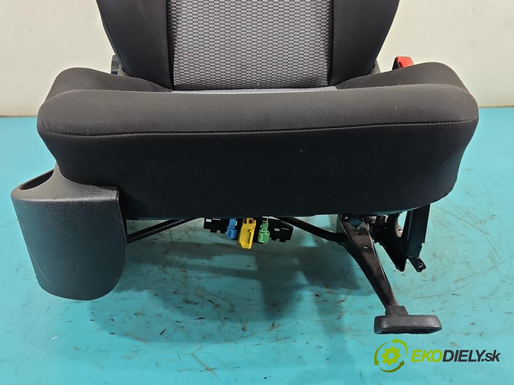 Vw Polo V 6R 2009-2017 1.2b 60 HP manual 44 kW 1198 cm3 5- Sedačka pravý  (Sedadlo)
