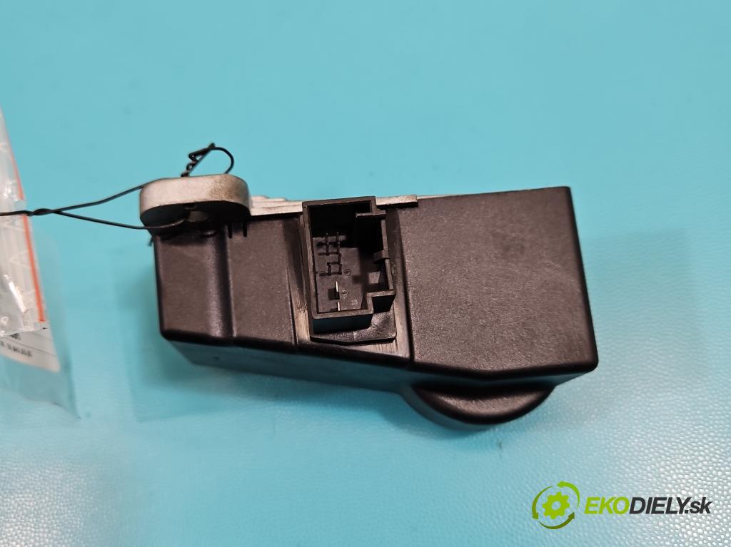 Vw Passat CC 2008-2016 2.0 TDI 140 HP manual 103 kW 1999 cm3 4- Blokáda: řízení: 3C0905861J (Riadenie ostatné)