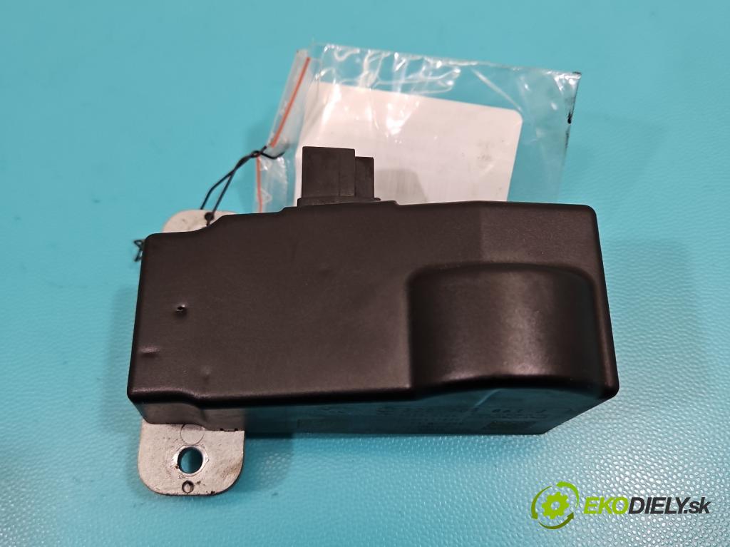 Vw Passat CC 2008-2016 2.0 TDI 140 HP manual 103 kW 1999 cm3 4- Blokáda: řízení: 3C0905861J (Riadenie ostatné)