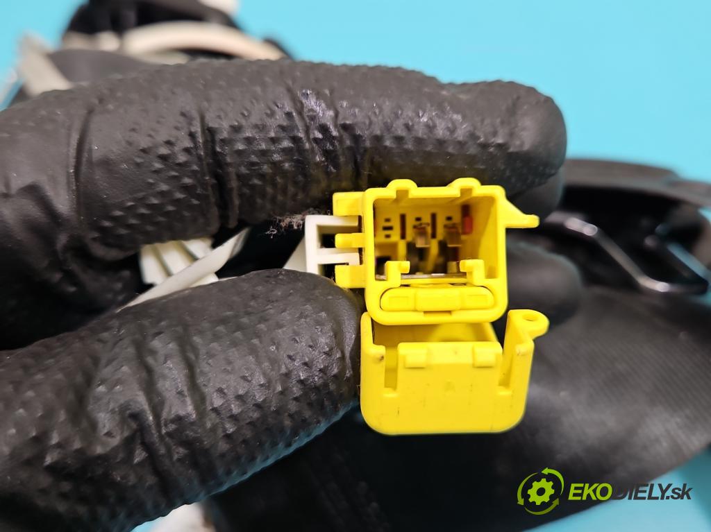 Vw Passat CC 2008-2016 2.0 TDI 140 HP manual 103 kW 1999 cm3 4- pas bezpečnosť: predné ľavý 3C1857705N