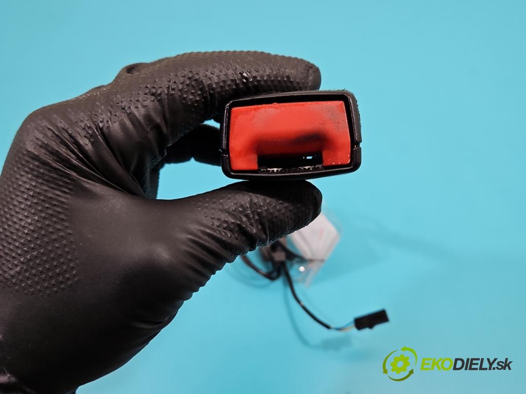 Vw Passat CC 2008-2016 2.0 TDI 140 HP manual 103 kW 1999 cm3 4- pas bezpečnosť: predné ľavý 1K8857755E